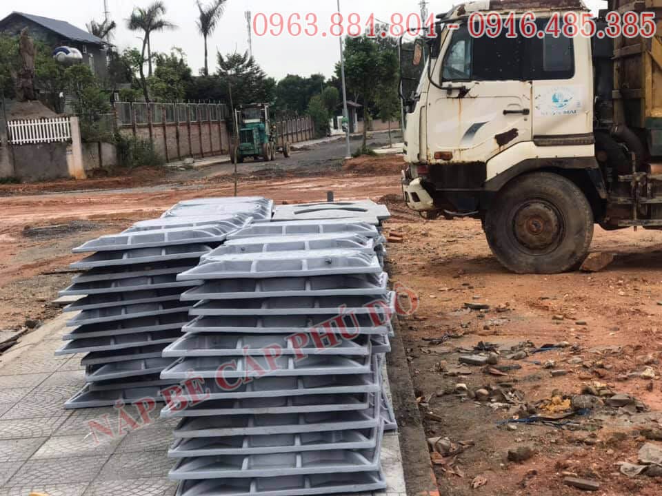 Điều gì ảnh hưởng đến mật độ lắp đặt song chắn rác trên đường phố là bao nhiêu?