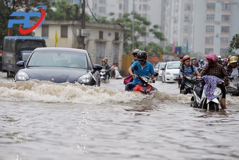 Những cơn mưa với cường độ lớn, vượt xa khả năng thiết kế của hệ thống thoát nước
